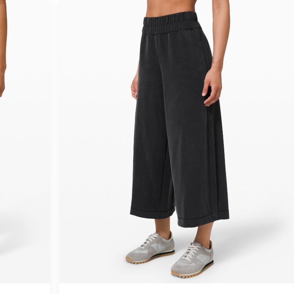 Lululemon seek softness mid rise crop